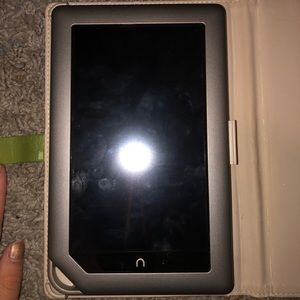 NOOK Barnes and noble WITH CASE
